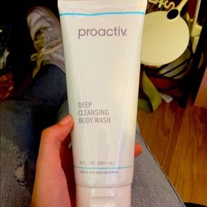 Deep cleansing proactive body wash